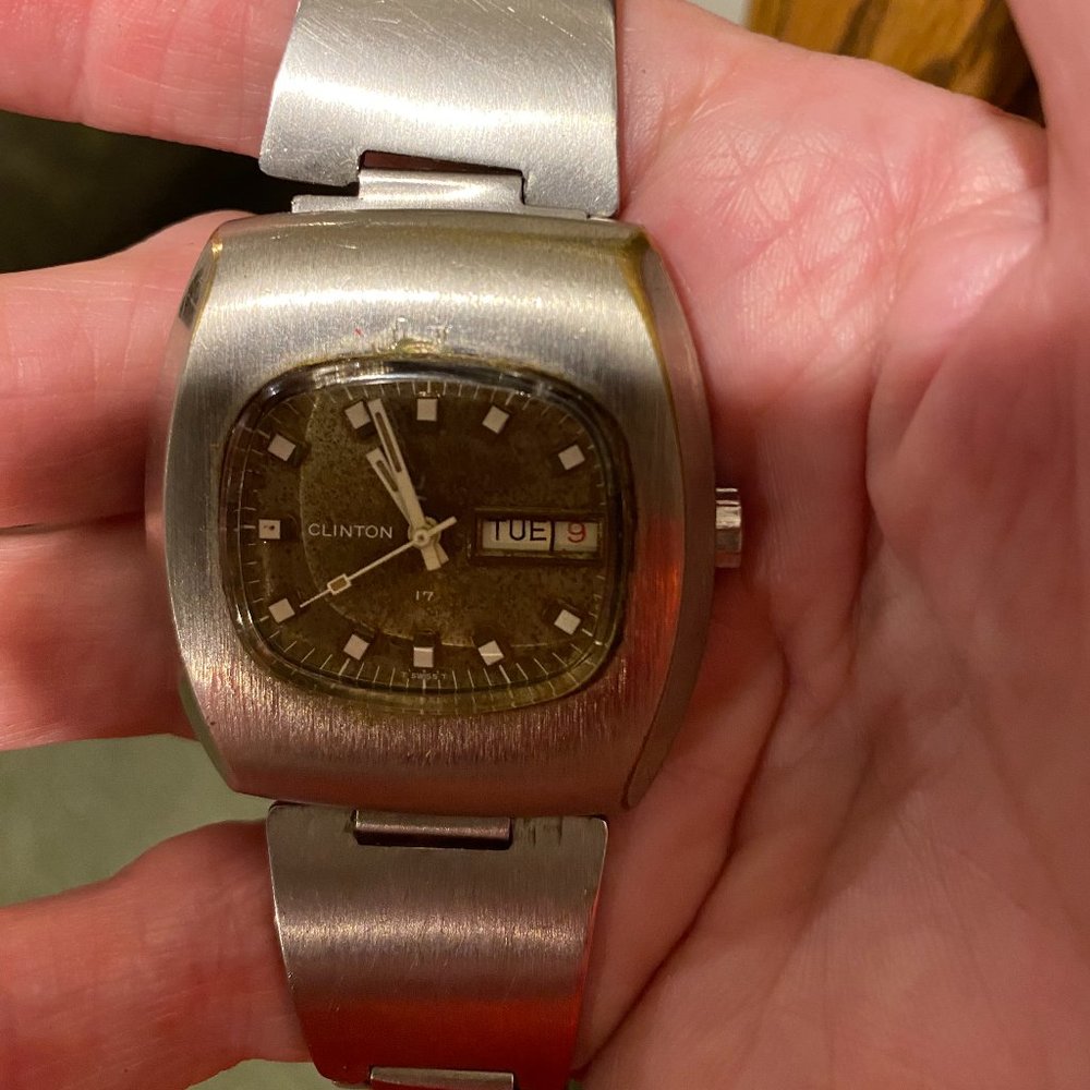 Vintage Clinton, Water and Shock Resistant Watch - Picture 3 of 12